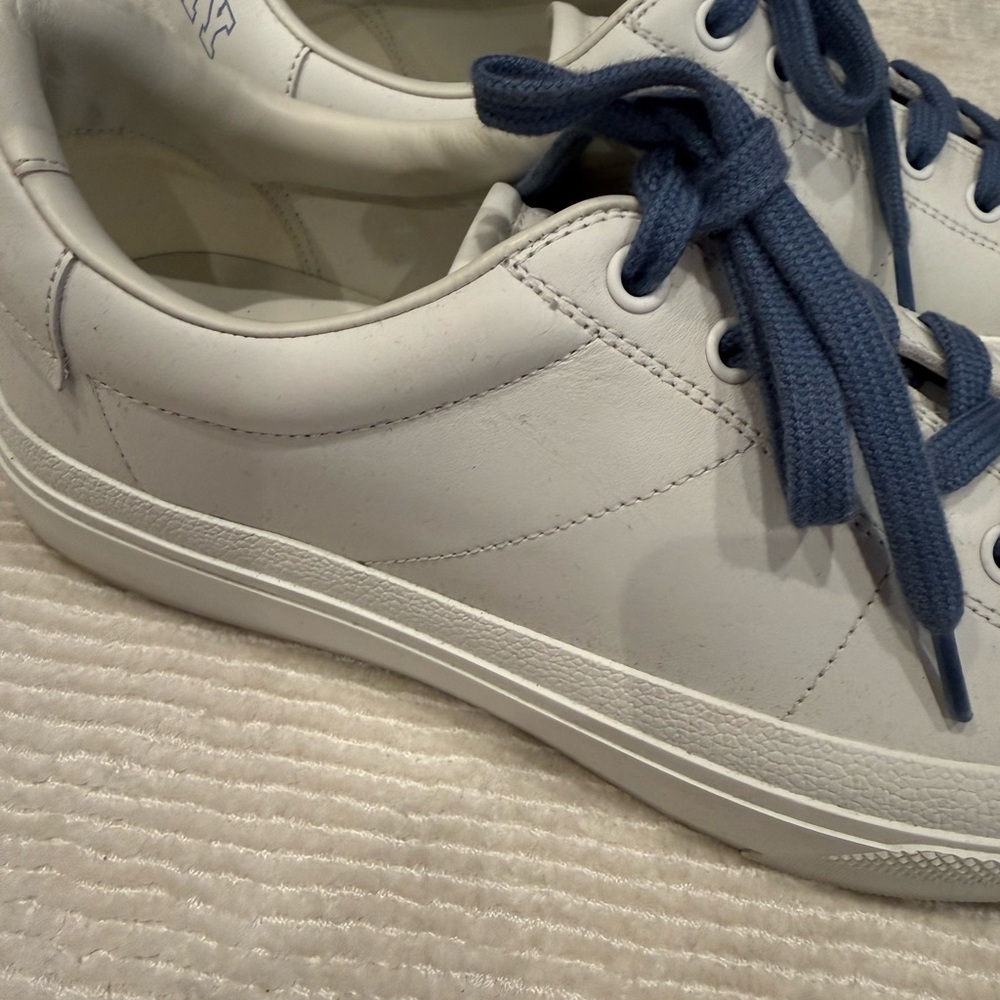 Givenchy Women's Sneakers in White with Navy Laces - Picture 6 of 8